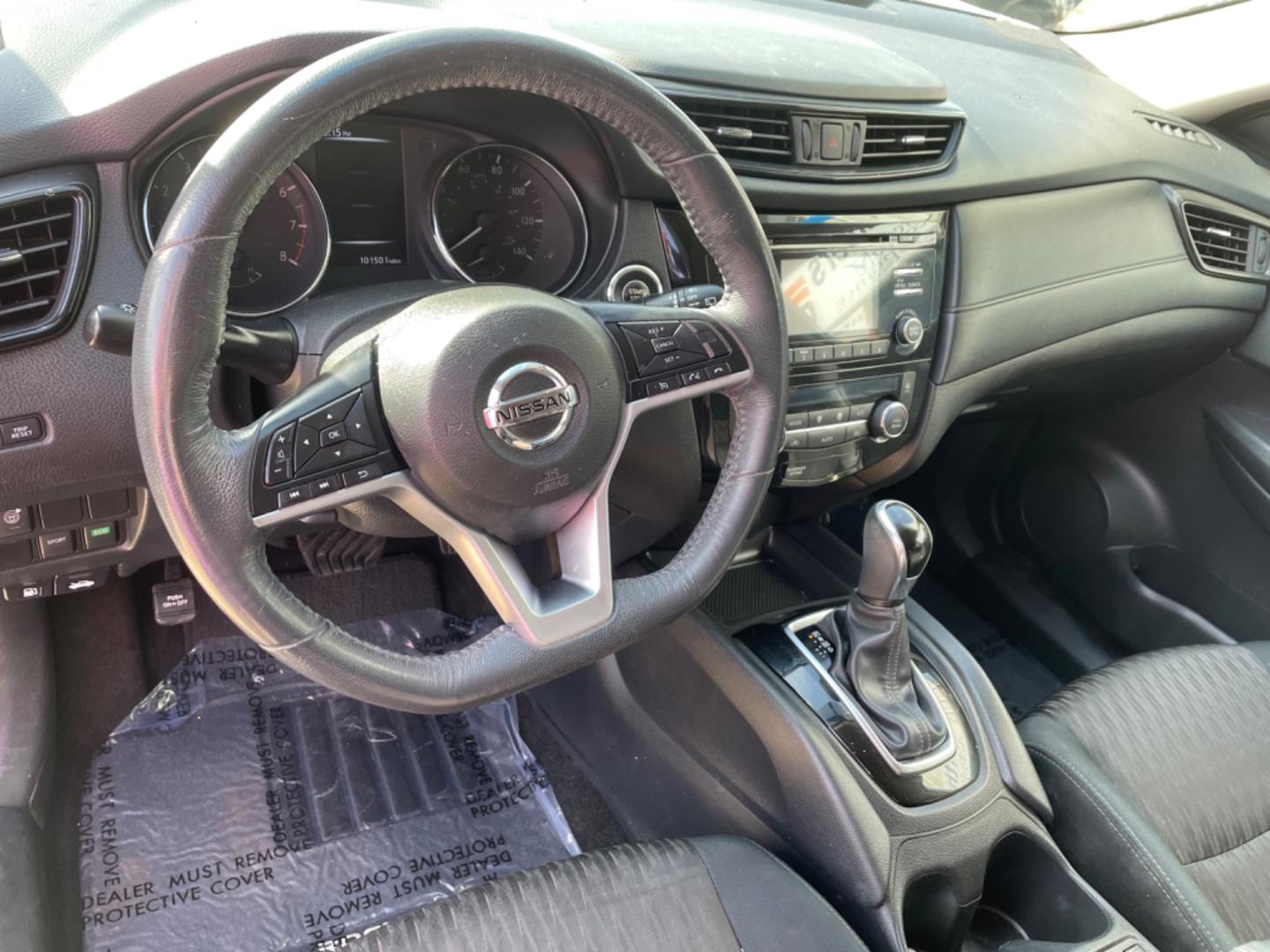 2017 White /Black Nissan Rogue SV 2WD (5N1AT2MT3HC) with an 2.5L L4 DOHC 16V engine, CVT transmission, located at 204 Hwy. 16 East, Carthage, MS, 39051, (601) 267-7277, 0.000000, 0.000000 - Photo#3